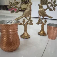 دکوری برنجی و لیوان مسی