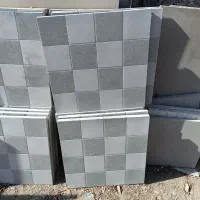 کارگر جهت کار در موزاییک سازی