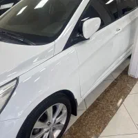 ابدارچی نمایشگاه ماشین