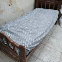 فروش تخت چوبی ودوعددتشک ودراور