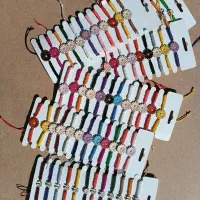 دستبند. دست فروشی و مغازه دار  عم*ده