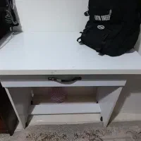 میز تحریر سالم در حد نو ۱۵۰۰