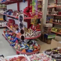 استخدام نیروی کار در فروشگاه مواد غذایی