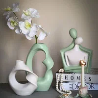 گلدان و مجسمه