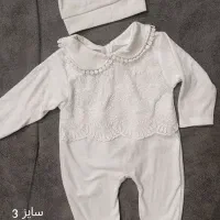 تعداد زیادی لباس نوزادی دخترانه