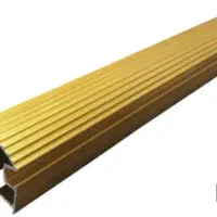 میله طلایی پرده حدود ۳متر و۸۰سانت