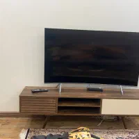 تلویزیون و‌ میز