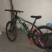 دوچرخه مشکی و سبز