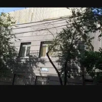 خانه-کلنگی-با-مغازه-و-زیر-راه-پله-تجاری