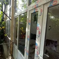 شاگردفنی برانصب دروپنجره دوجداره دست به دلر باشه