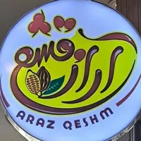 صندوق داره خانوم فروشنده خانوم و ادمین خانوم