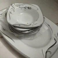 تعدادی ظروف چینی.|ظروف سرو و پذیرایی|یزد, |دیوار