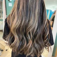 سالن زیبایی ناخن رنگ مولایت