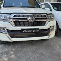 لند کروز ۸ سیلندر