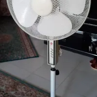 پنکه پایه دار برنگ سفید