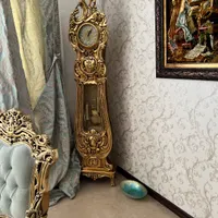 ساعت کنار سالنی