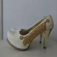 کفش های کرمی مجلسی و یه کیف ست|کیف، کفش، کمربند|اصفهان, خانه اصفهان|دیوار