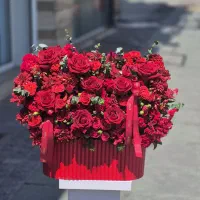 باکس گل باشکوه رز کد ۱۷۶۶ گلاریس