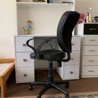 کتابخانه و میز تحریر