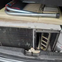 کولر گازی پشت پنجره