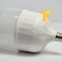 لامپ ۶۰ واتی