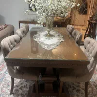 میز ناهارخوری شش تا هشت نفره با شیشه ضخیم