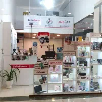 دکور ویترین فروشگاه موبایل و کامپیوتر