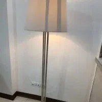 آباژور ایستاده