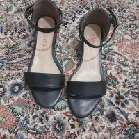 هر جفت کفش ۲۰۰ تومان