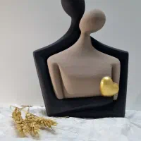مجسمه آغوش