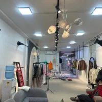 فروشنده خانم