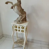 میز تلفن همراه با مجسمه