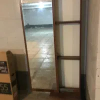 آینه قدی و جای لوازم آرایشی