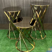 میز کنار سالنی