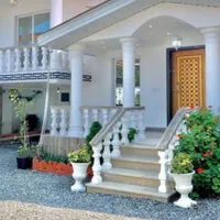 یک باب منزل ۱۶۰ متر نبش ۲۰ متری و۱۰ متری ۴۰ مغازه