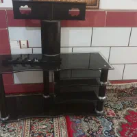 فروش میزتلوزیون شیشه ای درحدنوتمیزوشیک سالم