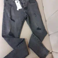 شلوار لی زخمی