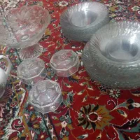 ظروف شیشه‌ای و قوری چینی