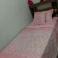 دوتا تخت یه نفره با کمد تشک هاش سالم