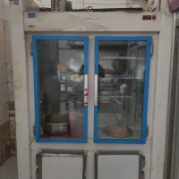 تعدادی لوازم رستوران به فروش می‌رسد