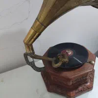 گرامافون قدیمی|کلکسیون اشیاء عتیقه|تربتحیدریه, کلاته توکلی|دیوار