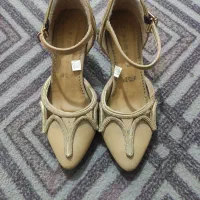 کفش مجلسی به فروش می‌رسد قیمت هر جفت فقط 300 تومن