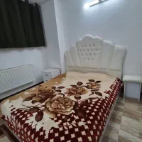 سرویس خواب(تخت و میز آرایش)میز چرخ خیاطی و اتو