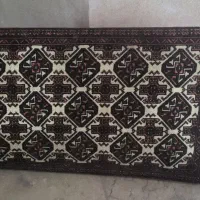 ۲ عدد پشتی و موکت کرم رنگ تمیز