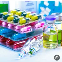 کارگر آقا بسته بندی خط تولید دارو