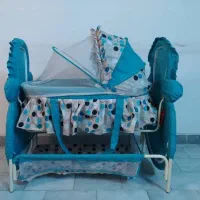 گهواره کنار مادر