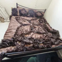 تخت دو نفره با تشک طبی و میز آرایش