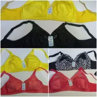 فروش ۵۰ عدد لباس زیرزنانه در سایزهای ۷۵ و۸۰