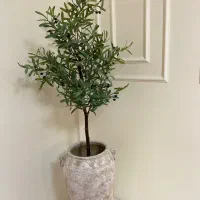 گل مصنوعی و گلدان