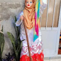 مانکن باربی به همراه لباس محلی